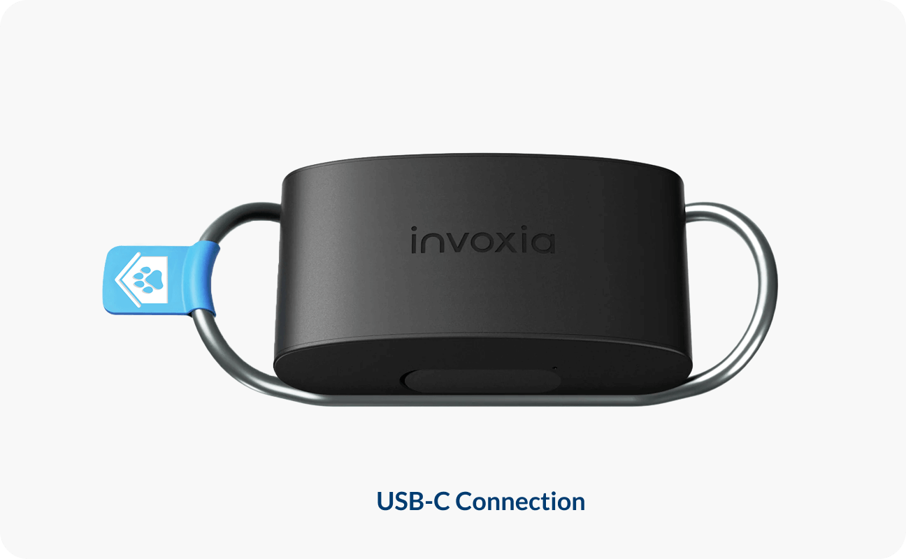 The Smart Tracker has a USB-C Connection.